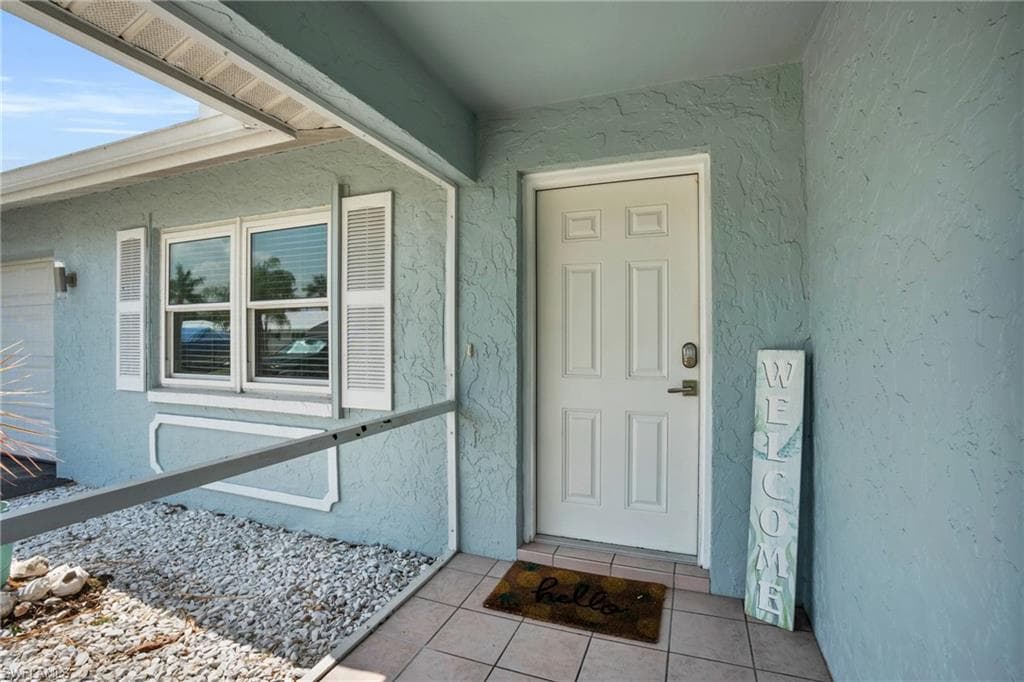 130 Mentor Dr, Naples, FL 34110-5