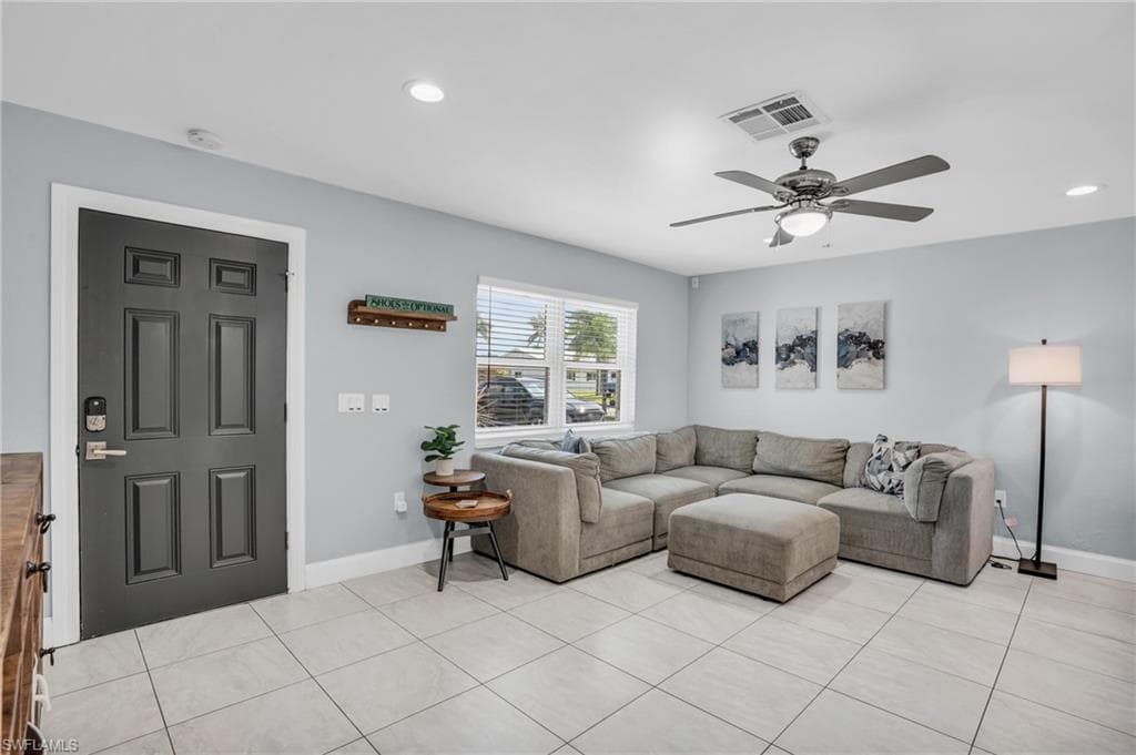 130 Mentor Dr, Naples, FL 34110-6