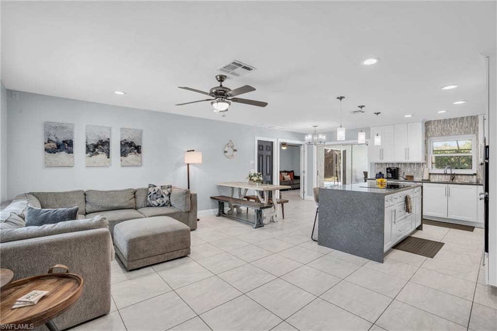 130 Mentor Dr, Naples, FL 34110-7