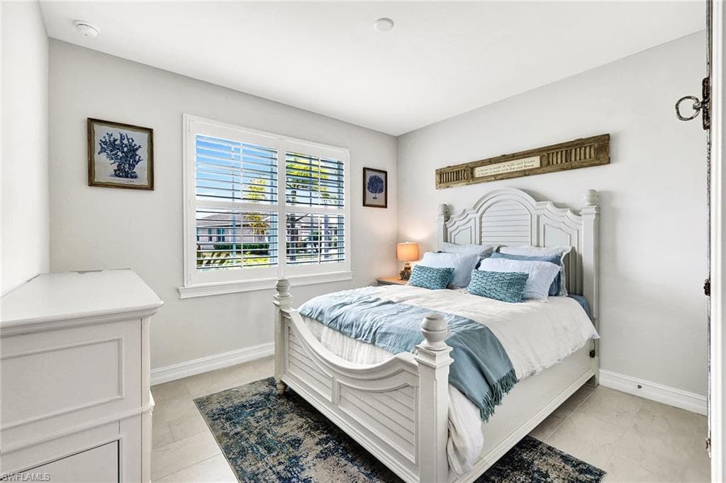 267 Tamarindo Ln, Naples, FL 34114-20