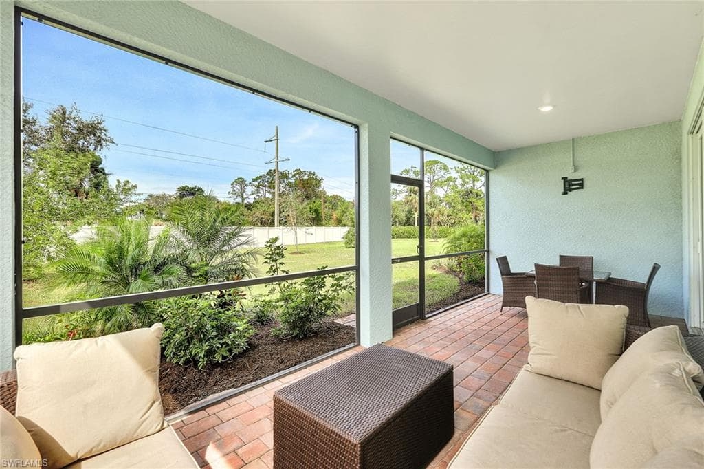 267 Tamarindo Ln, Naples, FL 34114-25