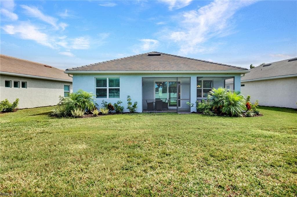 267 Tamarindo Ln, Naples, FL 34114-27