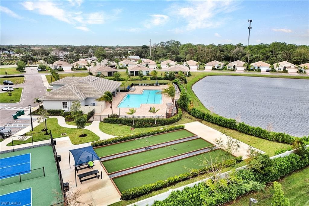 267 Tamarindo Ln, Naples, FL 34114-36