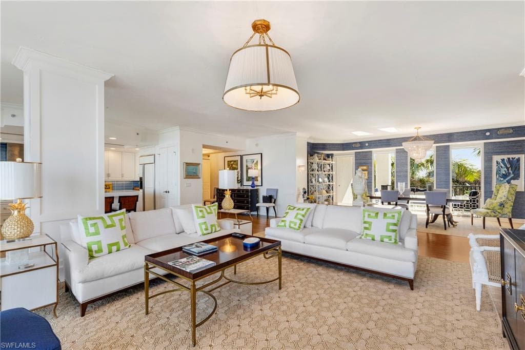 700 La Peninsula Blvd 404, Naples, FL 34113-9