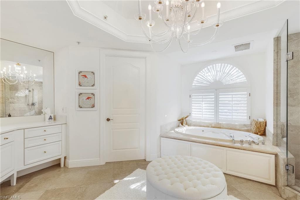 700 La Peninsula Blvd 404, Naples, FL 34113-23