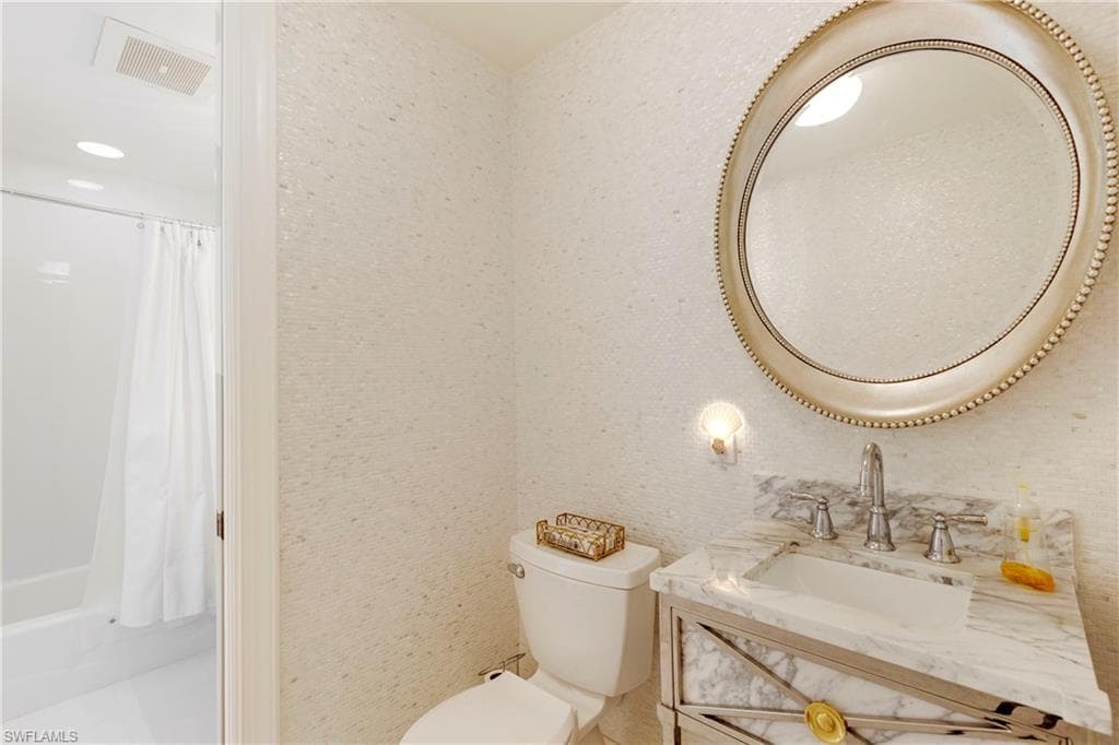 700 La Peninsula Blvd 404, Naples, FL 34113-28