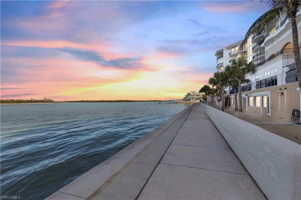 700 La Peninsula Blvd 404, Naples, FL 34113-38