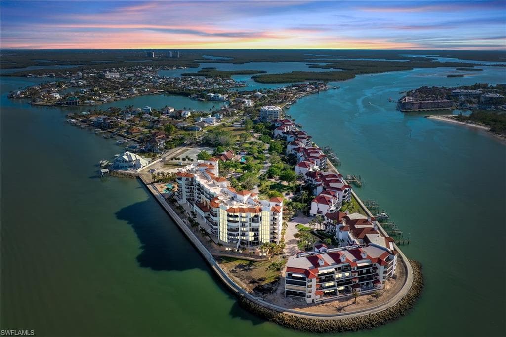 700 La Peninsula Blvd 404, Naples, FL 34113-40