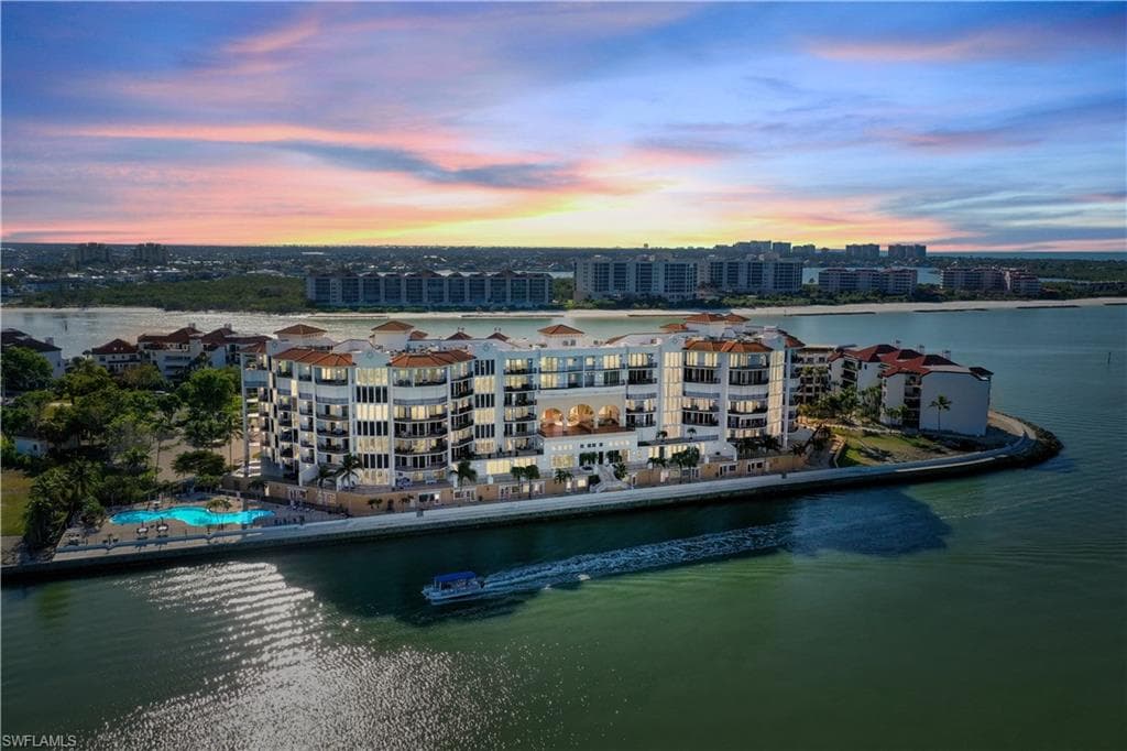 700 La Peninsula Blvd 404, Naples, FL 34113-41