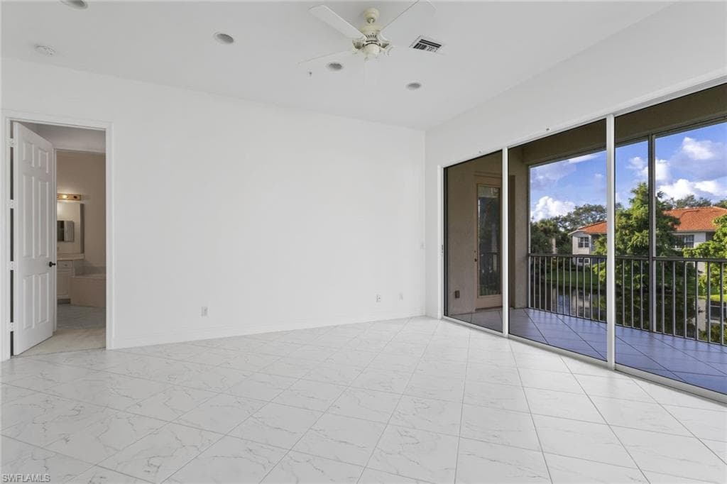 1319 Egrets Lndg 204, Naples, FL 34108-9