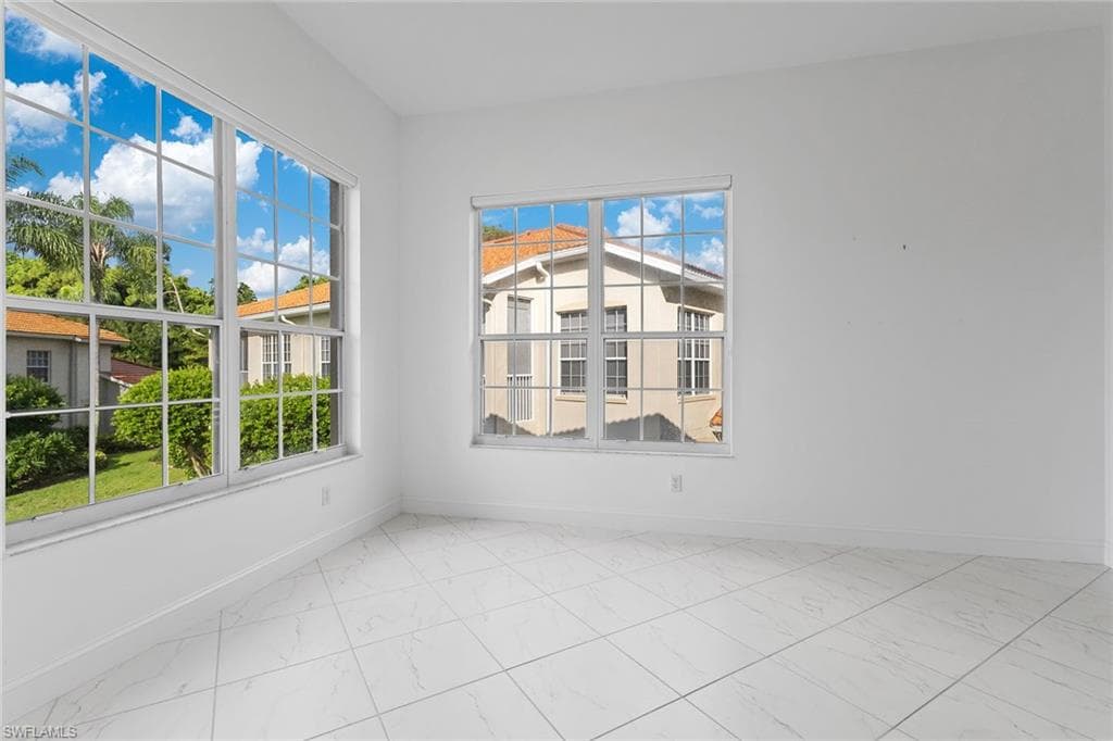 1319 Egrets Lndg 204, Naples, FL 34108-11