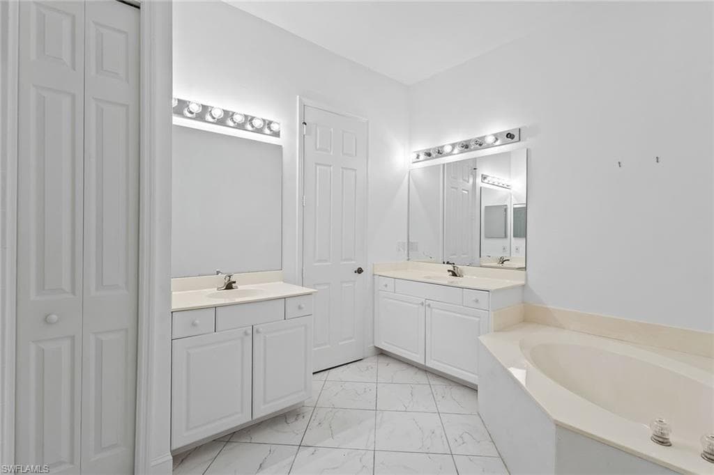 1319 Egrets Lndg 204, Naples, FL 34108-15