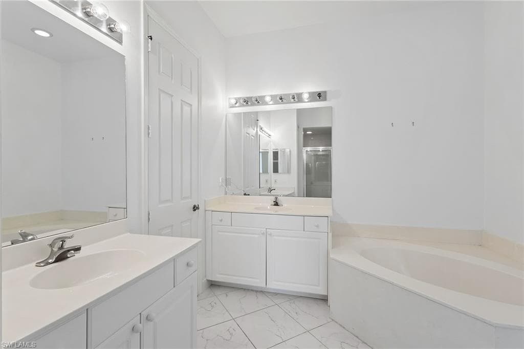1319 Egrets Lndg 204, Naples, FL 34108-16