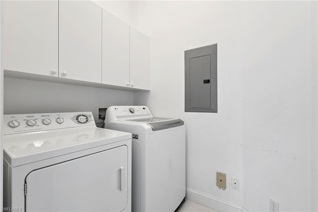 1319 Egrets Lndg 204, Naples, FL 34108-23