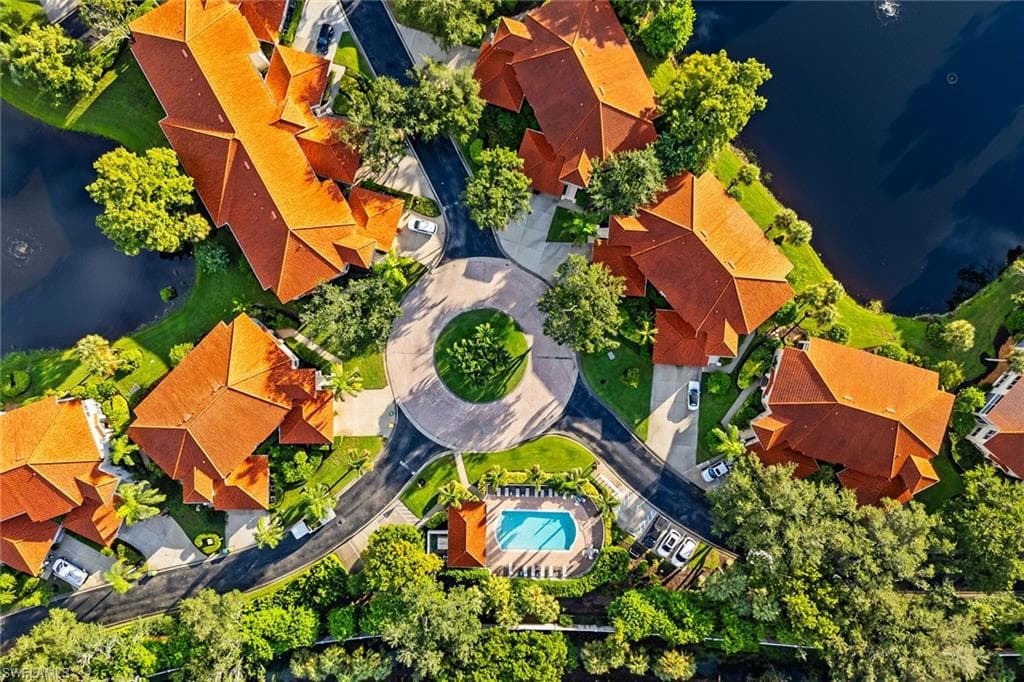 1319 Egrets Lndg 204, Naples, FL 34108-26