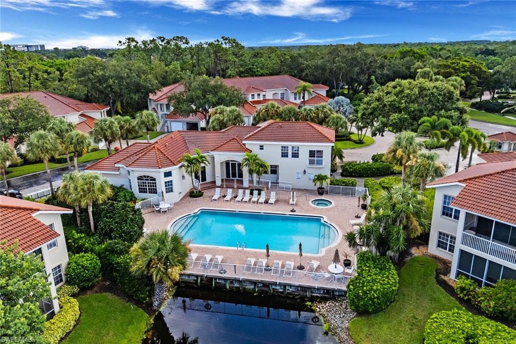 1319 Egrets Lndg 204, Naples, FL 34108-28