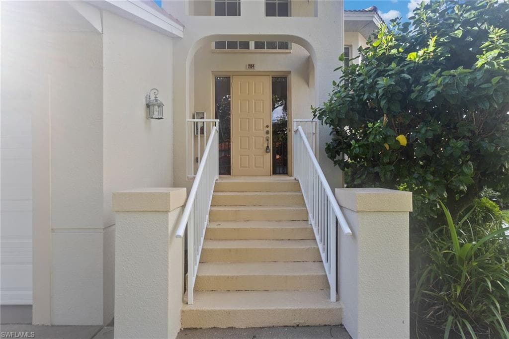 1319 Egrets Lndg 204, Naples, FL 34108-3