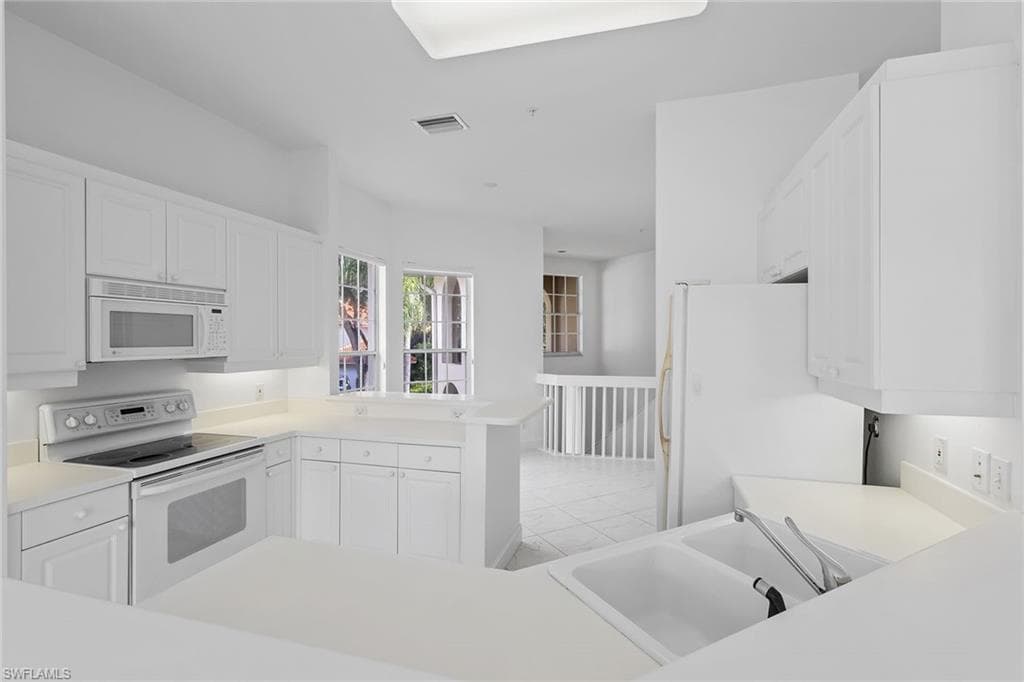 1319 Egrets Lndg 204, Naples, FL 34108-5