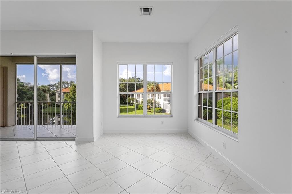 1319 Egrets Lndg 204, Naples, FL 34108-8