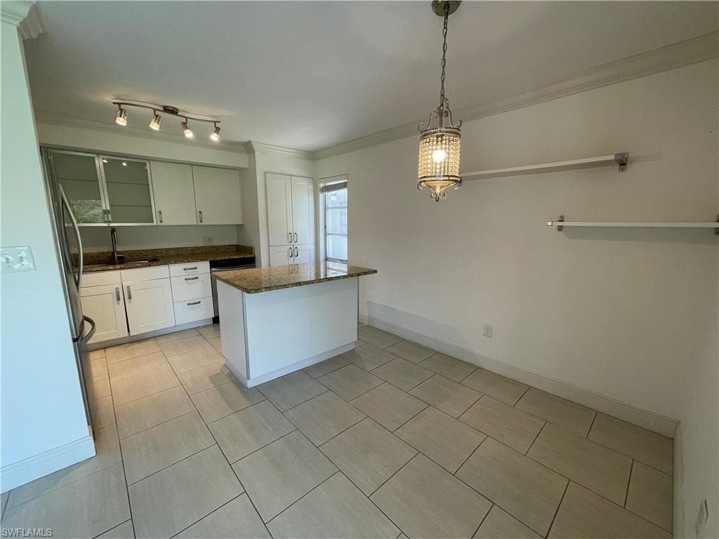 1400 Pompei Ln 77, Naples, FL 34103-4