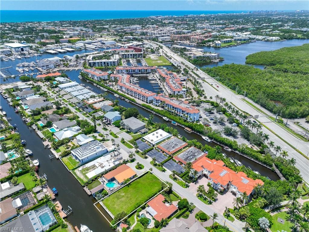 1598 Curlew Ave, Naples, FL 34102-9