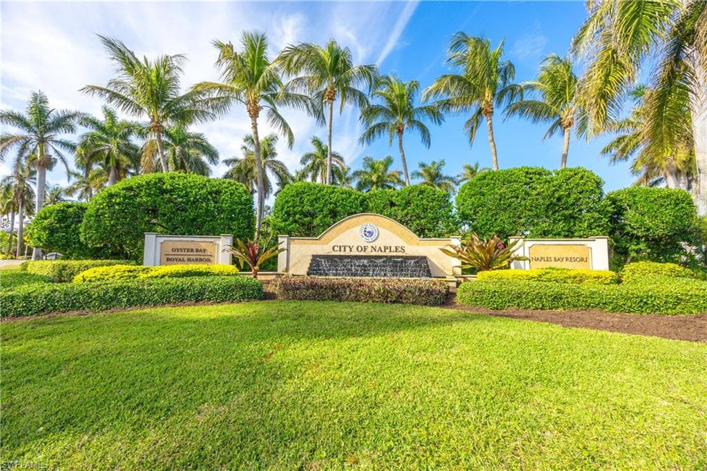 1598 Curlew Ave, Naples, FL 34102-17