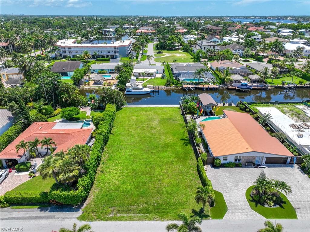 1598 Curlew Ave, Naples, FL 34102-2