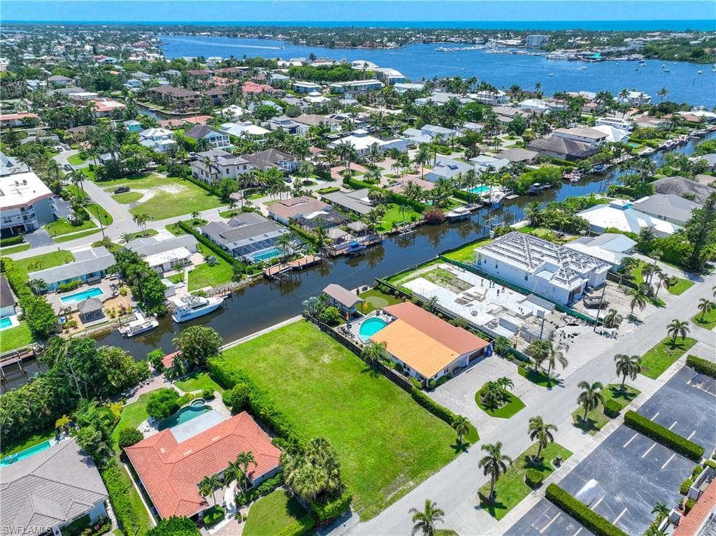 1598 Curlew Ave, Naples, FL 34102-3