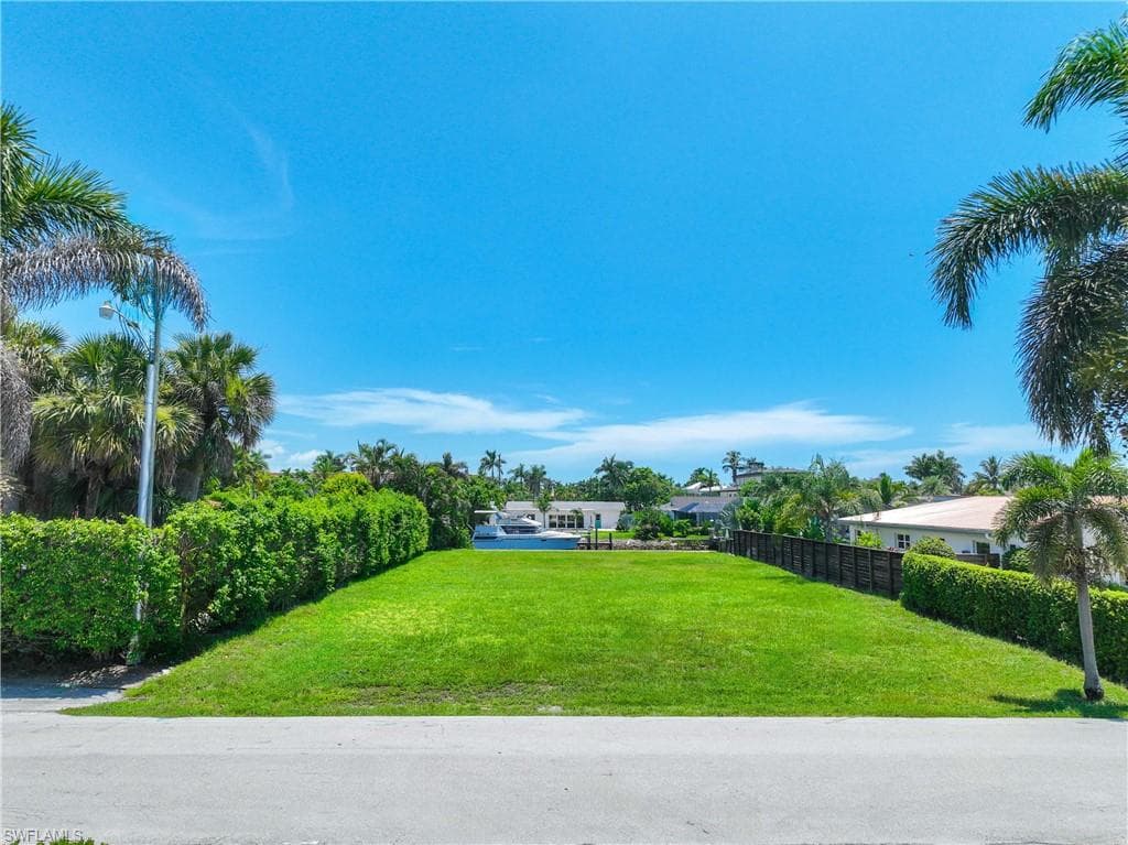 1598 Curlew Ave, Naples, FL 34102-5