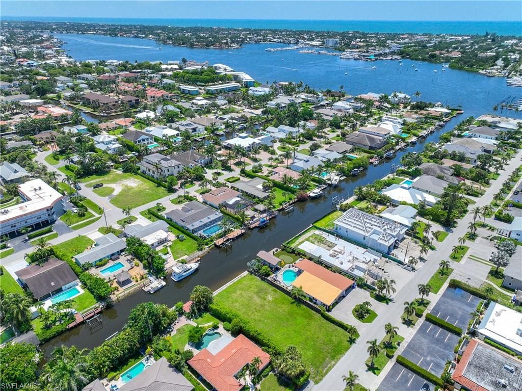 1598 Curlew Ave, Naples, FL 34102-6