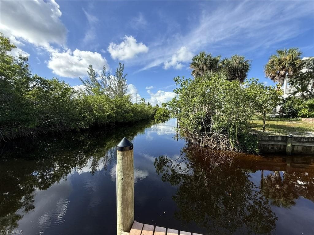 6129 Lake Front Dr, Fort Myers, FL 33908-15