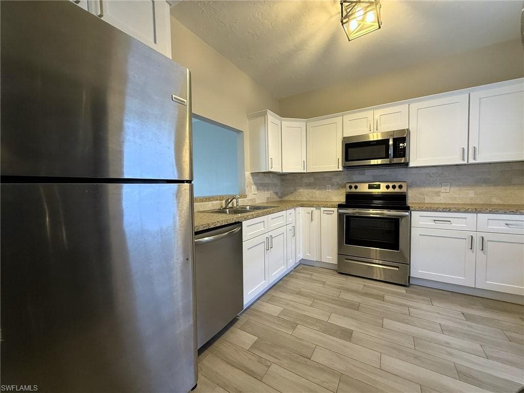6129 Lake Front Dr, Fort Myers, FL 33908-5