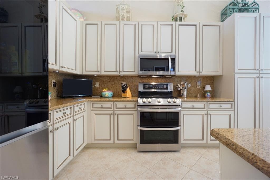 6840 Del Mar Ter, Naples, FL 34105-15