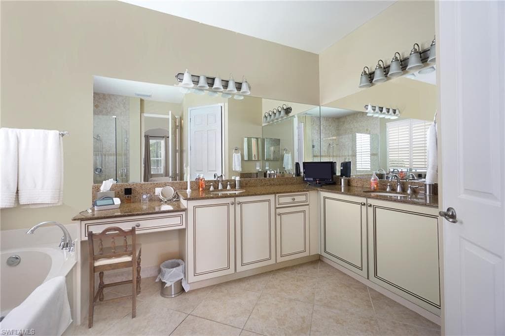 6840 Del Mar Ter, Naples, FL 34105-19