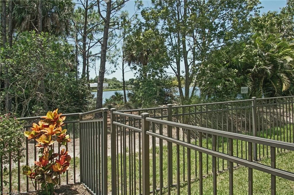 6840 Del Mar Ter, Naples, FL 34105-39