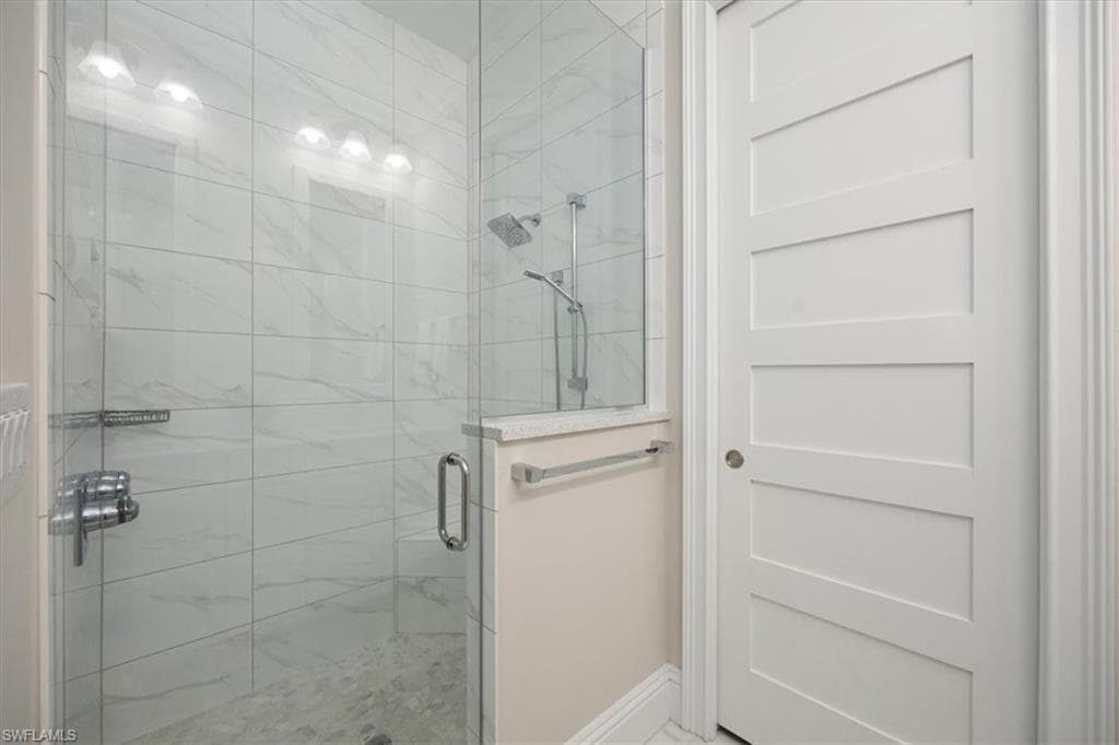 6419 Negril Isle Dr, Naples, FL 34113-21
