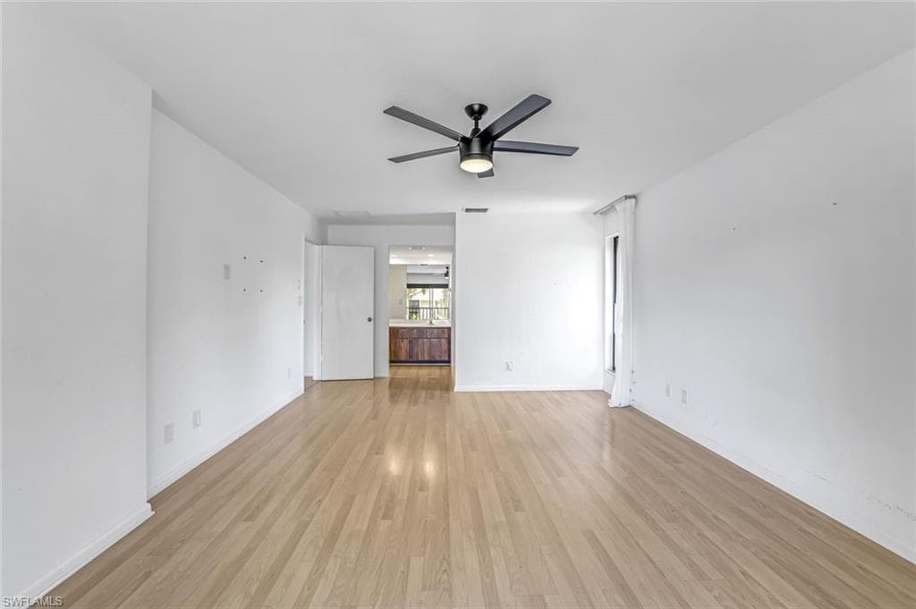 576 Retreat Dr 201, Naples, FL 34110-19