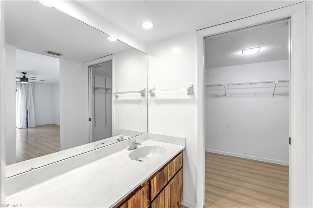 576 Retreat Dr 201, Naples, FL 34110-21