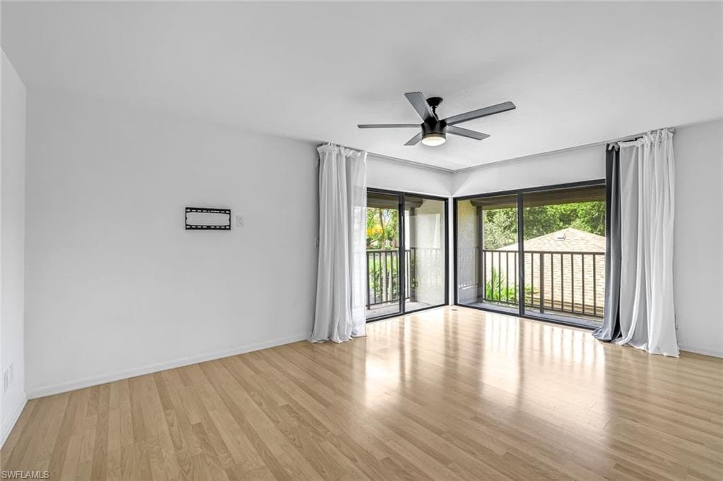 576 Retreat Dr 201, Naples, FL 34110-22