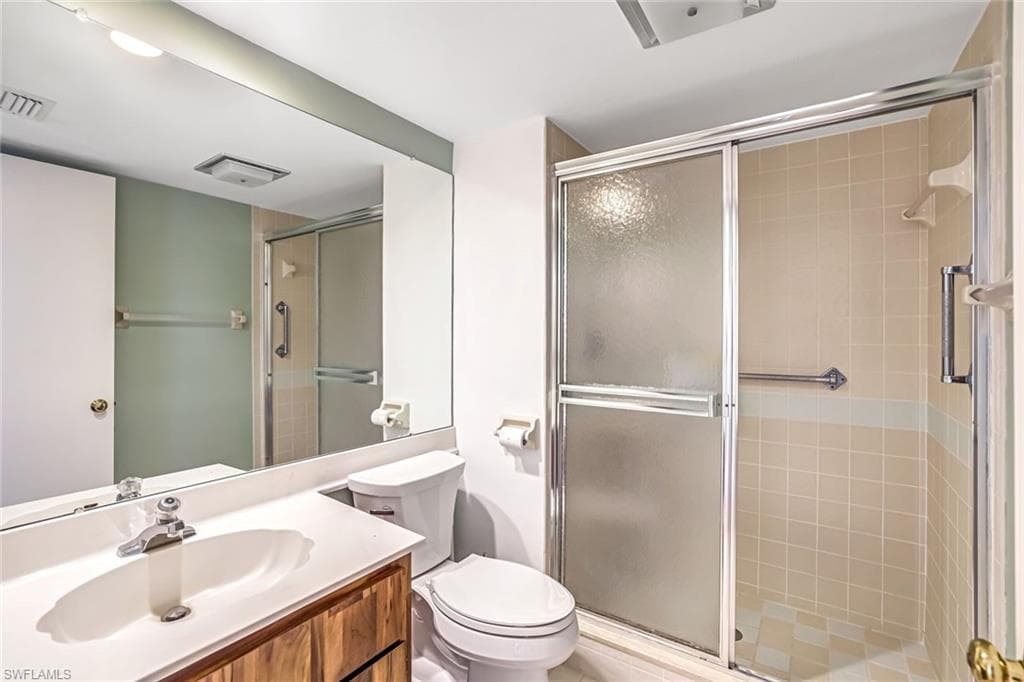 576 Retreat Dr 201, Naples, FL 34110-23