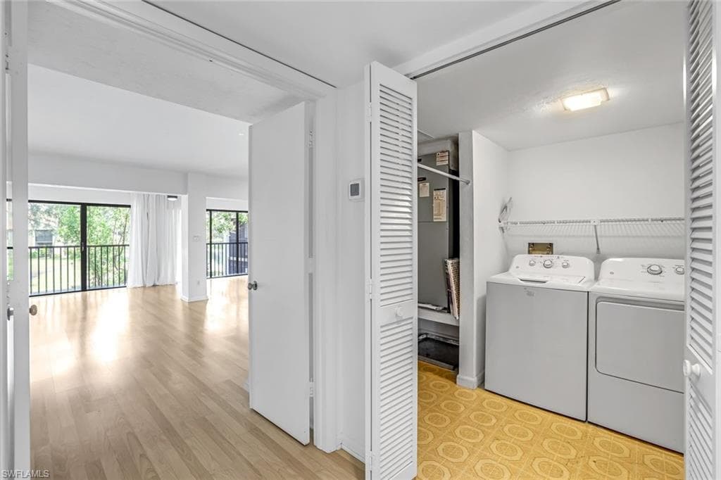 576 Retreat Dr 201, Naples, FL 34110-24