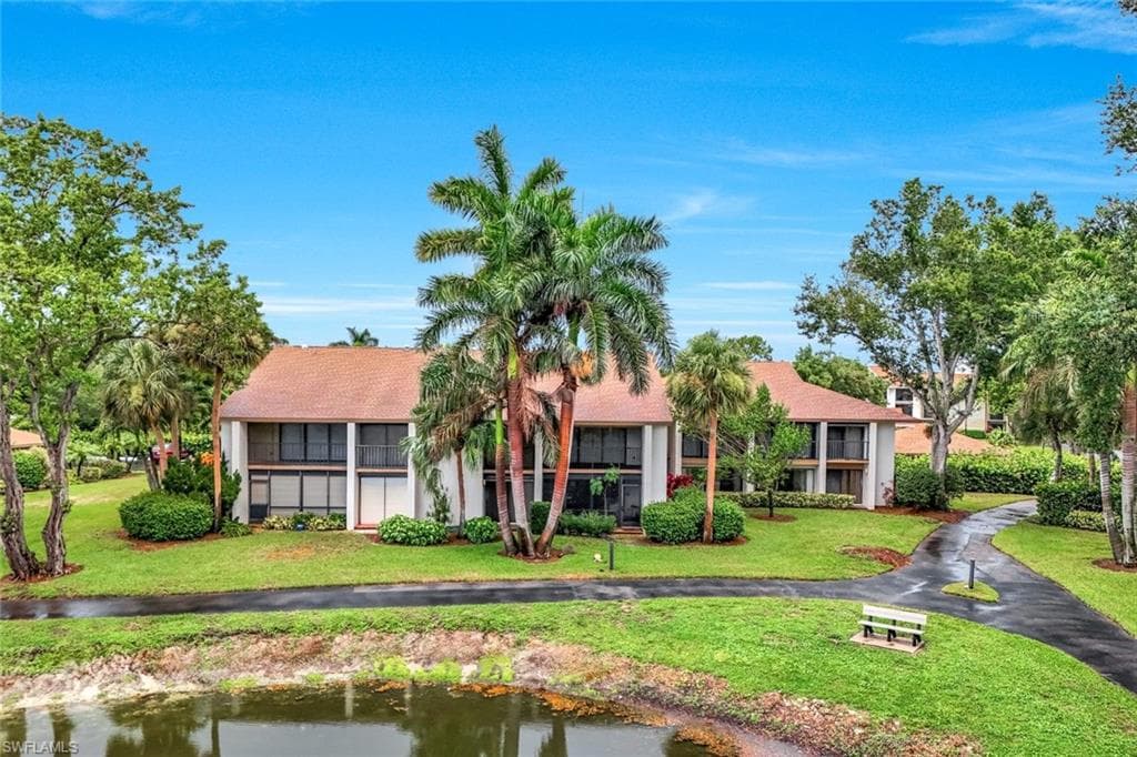 576 Retreat Dr 201, Naples, FL 34110-3