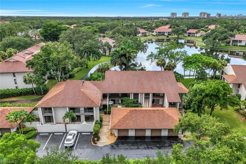 576 Retreat Dr 201, Naples, FL 34110-4