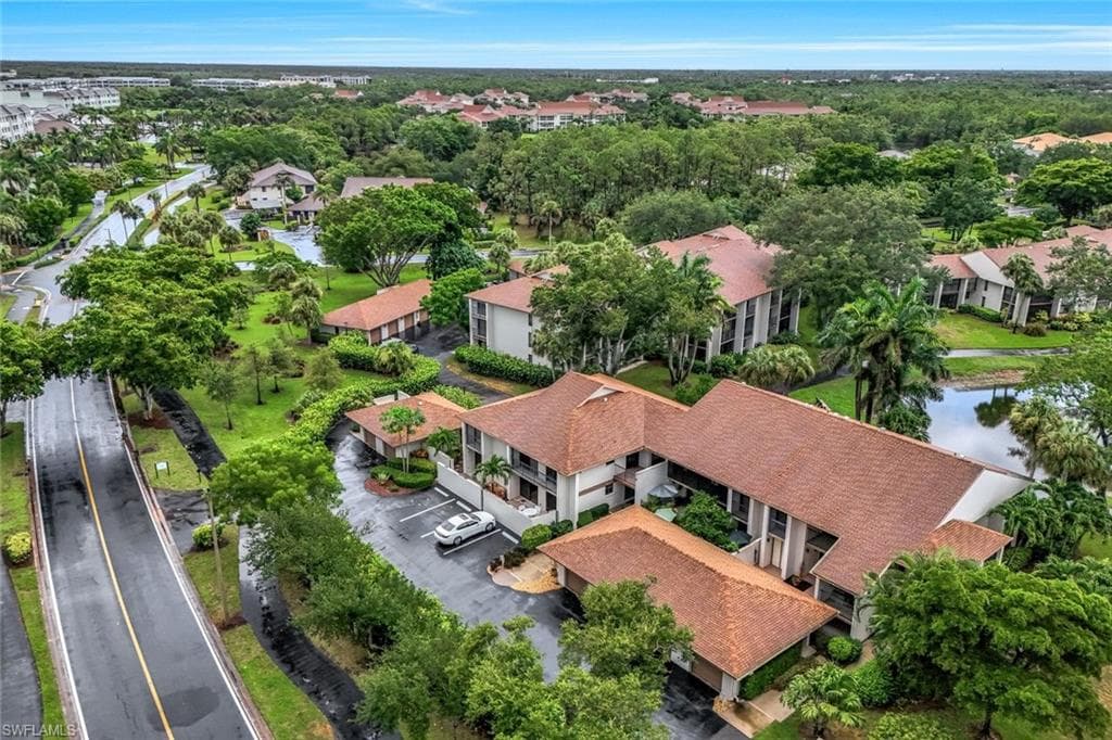 576 Retreat Dr 201, Naples, FL 34110-7