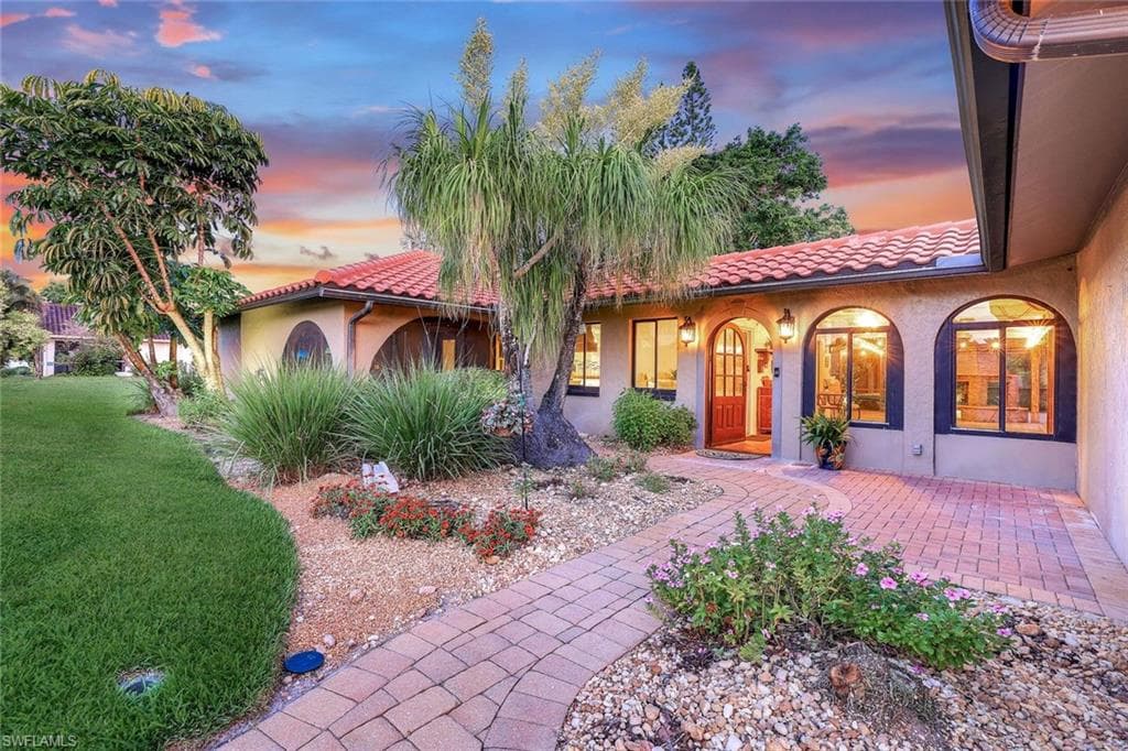 12305 Avida Ln, Bonita Springs, FL 34135-4
