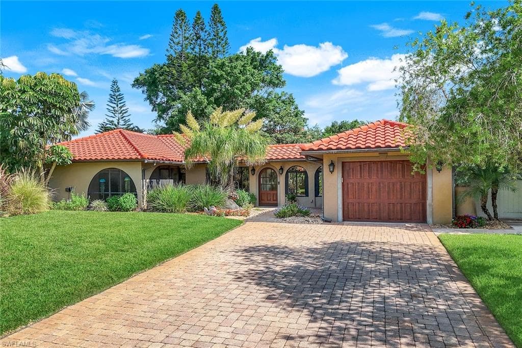 12305 Avida Ln, Bonita Springs, FL 34135-5