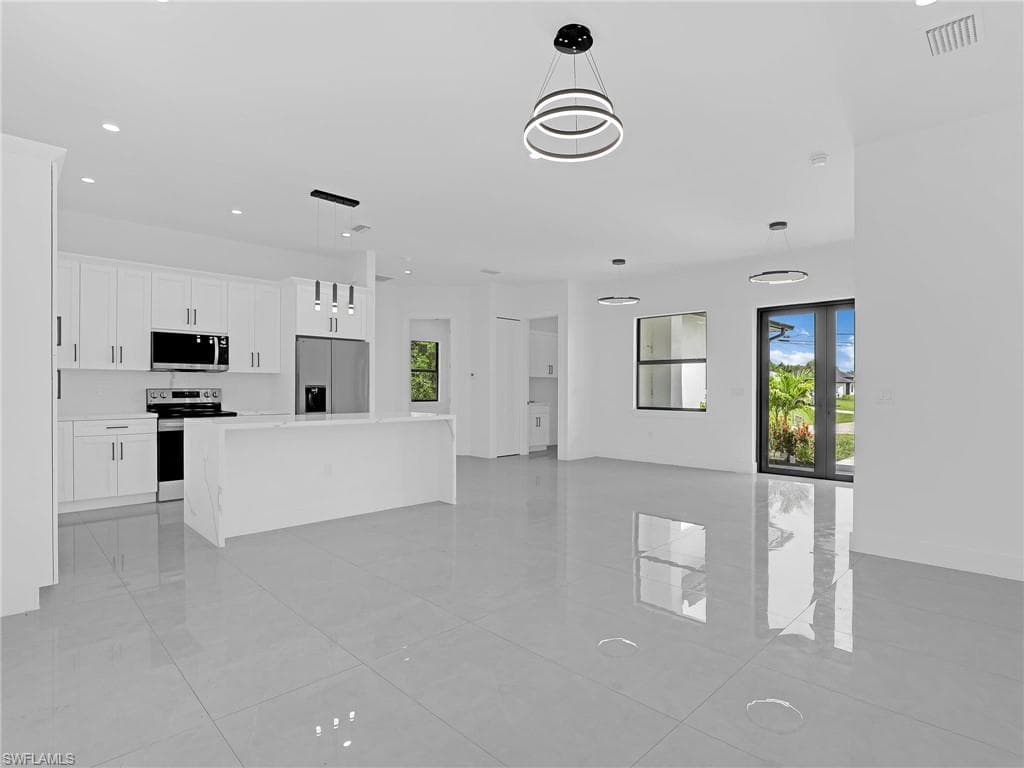 3611 34th St SW, Lehigh Acres, FL 33976-9