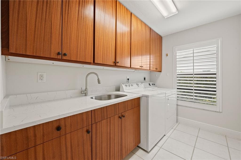 1203 Foxfire Ln, Naples, FL 34104-17