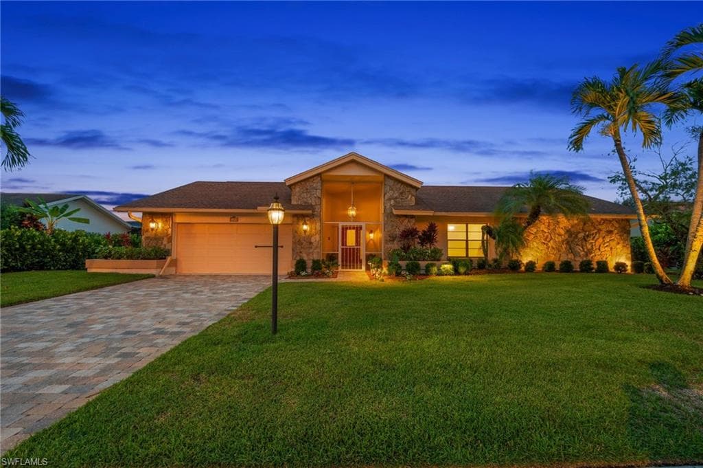 1203 Foxfire Ln, Naples, FL 34104-1