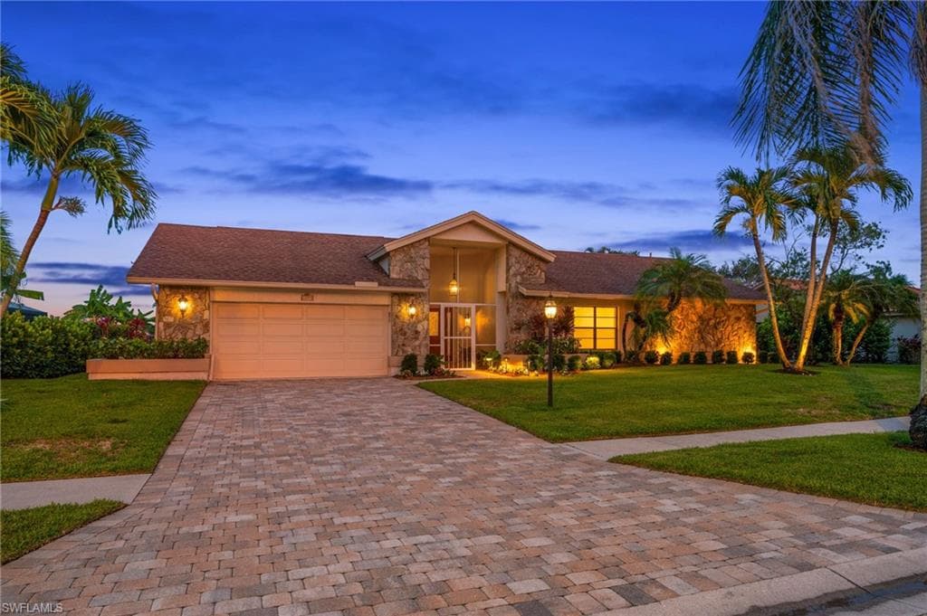 1203 Foxfire Ln, Naples, FL 34104-36